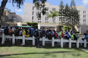 Trabajadores exigen a B.L. Harbert cumplir con los derechos laborales